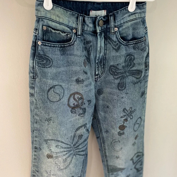 BDG Urban Outfitters Butterfly Embroidered Doodle Wash Cowboy Jeans - Size 25 - Picture 6 of 14